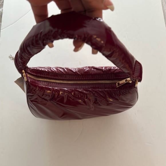 (NWT) Burgundy Puffer Style Shoulder Handbag / Purse - Picture 2 of 7